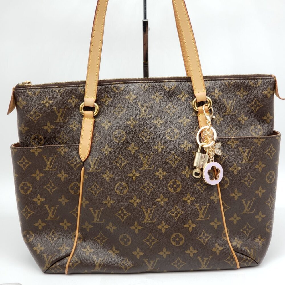 LV Gold Padlock & Key 🔒 Authentic Louis Vuitton Bag Unbranded Flower Charm - Picture 8 of 8